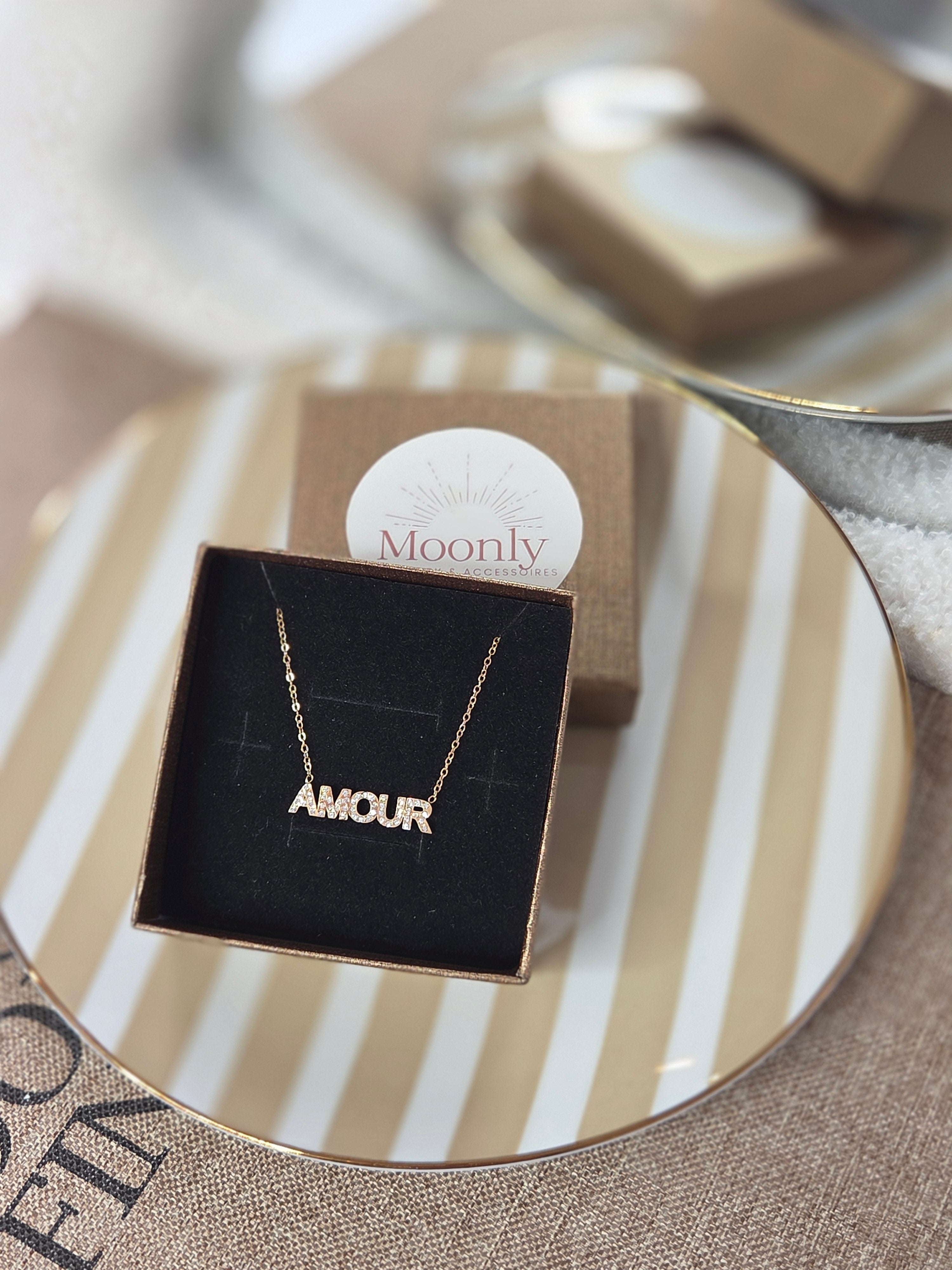 Amour necklace