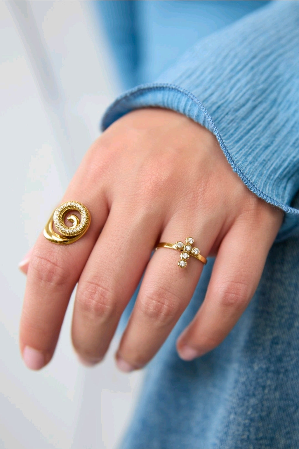 Cross ring gold