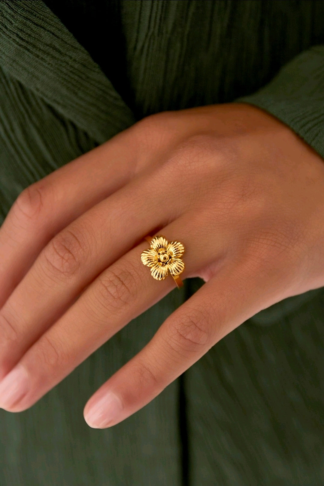 Daisy gold ring