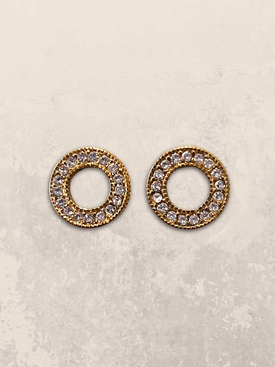 Circle studs